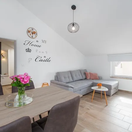 Apartment Moderne Mit Meerblick Porec