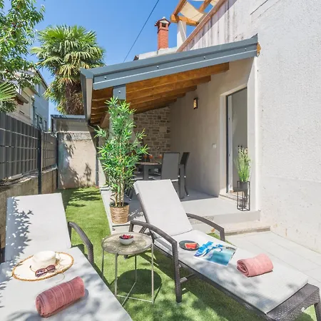 Apartment Moderne Mit Meerblick Porec